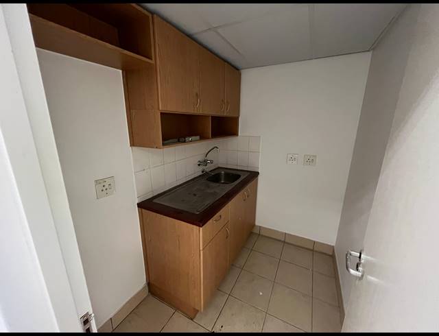 324M² OFFICE TO LET IN PINELANDS